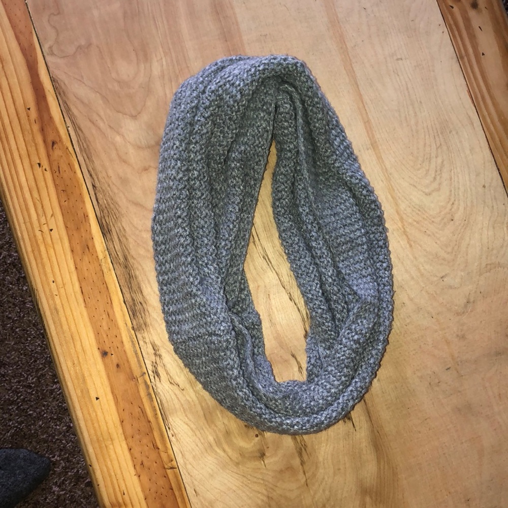 Scarves - Picture 3 of 7